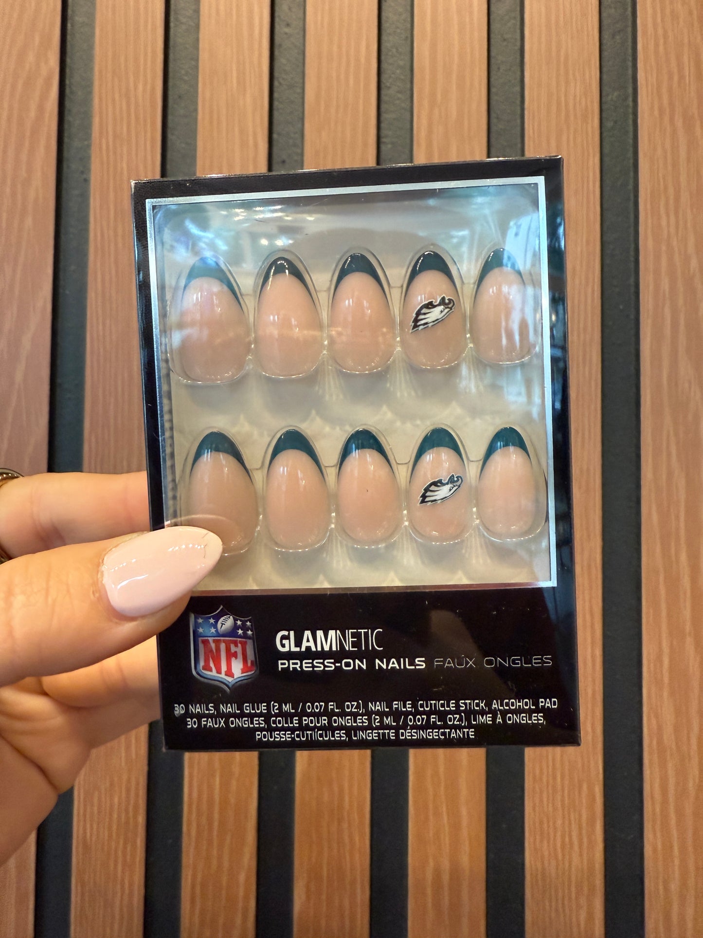 Eagles Press On Nails
