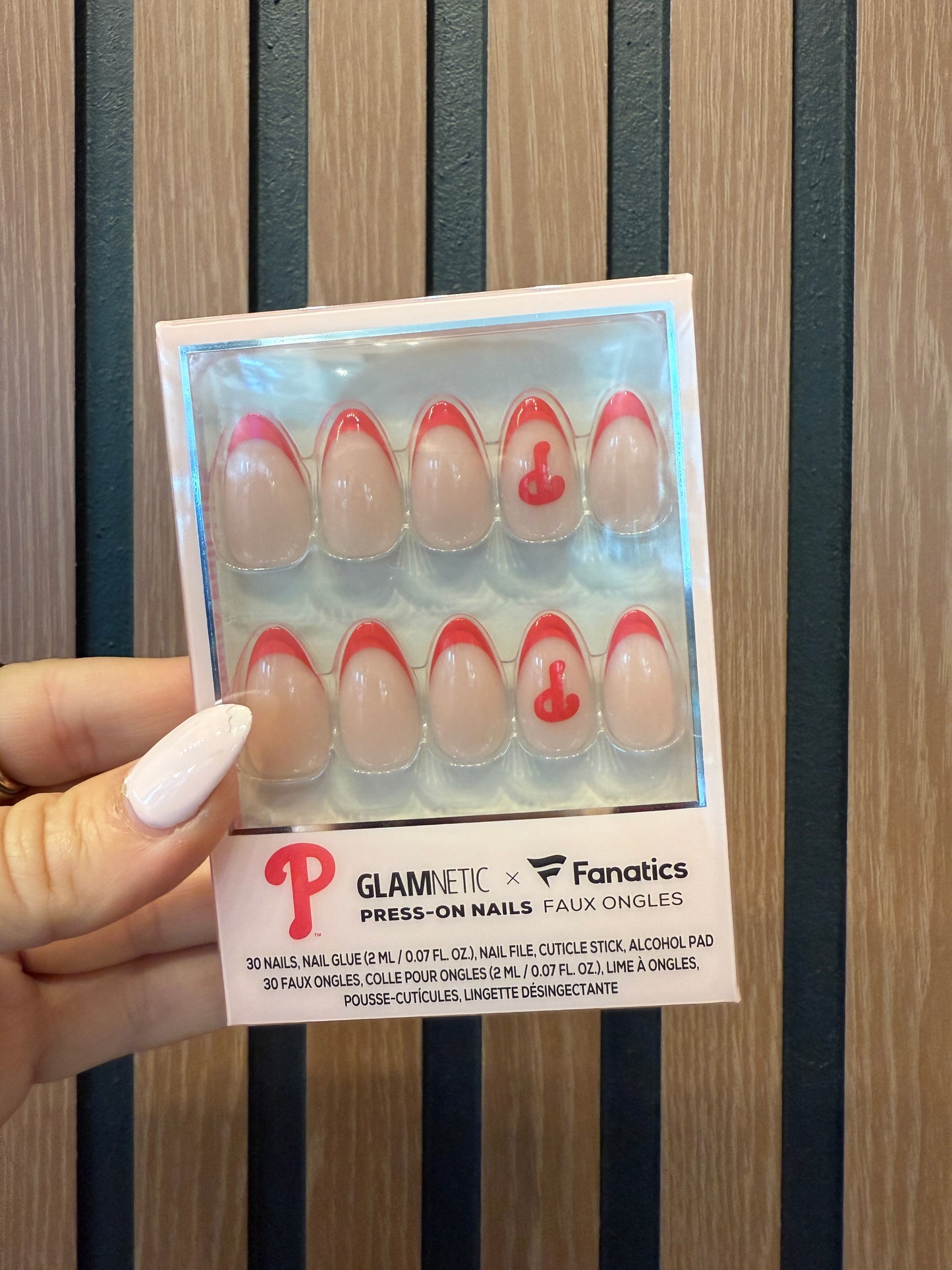 Phillies Press On Nails