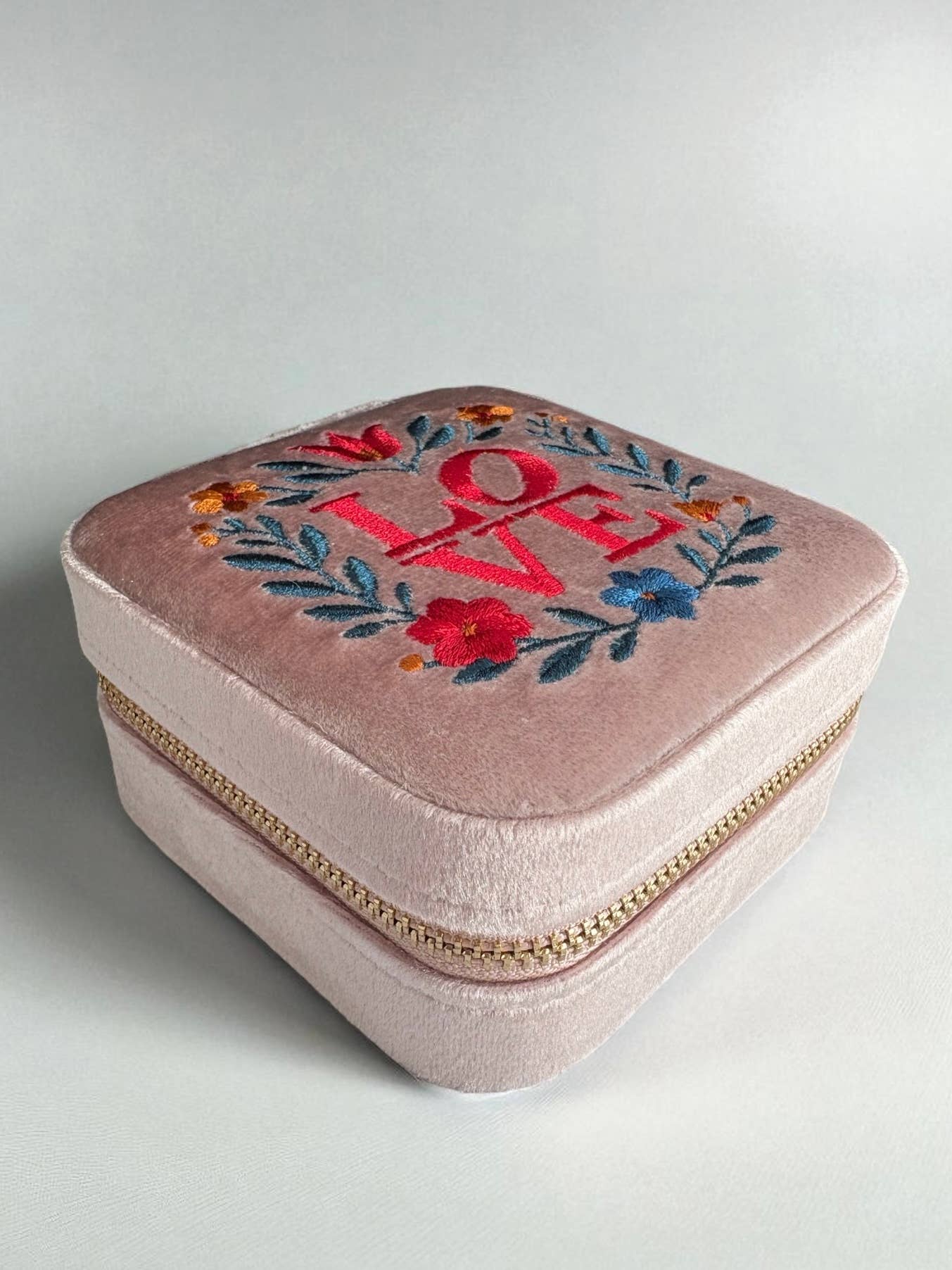 Love Statue Velvet Jewelry Travel Case
